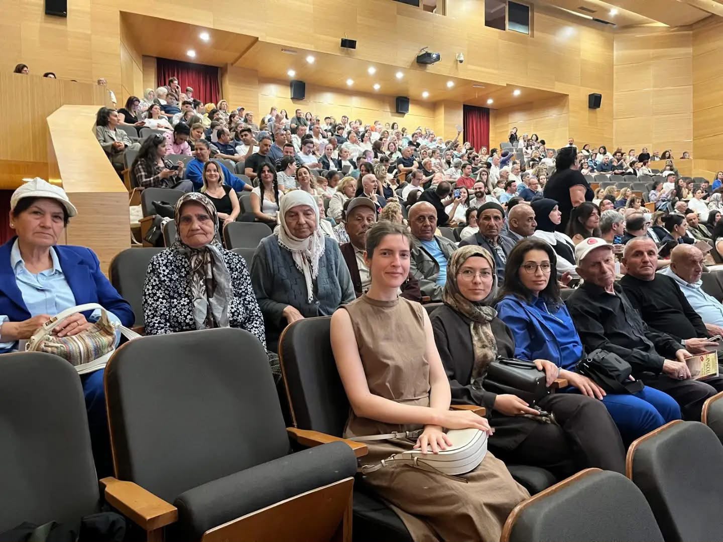 Gerze Huzurevi Sakinleri "Anadolu'dan Hikâyeler" Konserine Katıldı