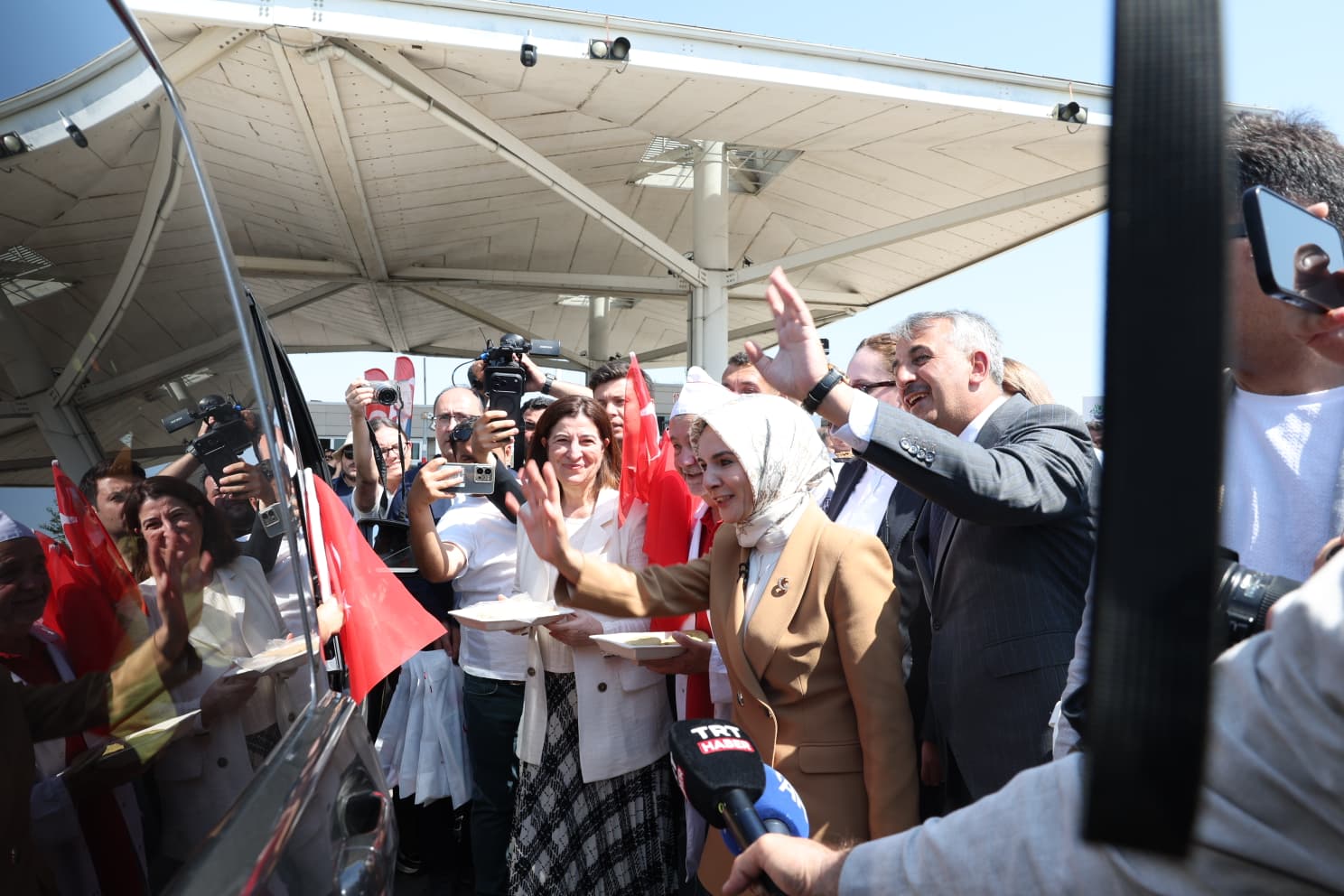 Aile ve Sosyal Hizmetler Bakanımız Göktaş Kapıkule'de gurbetçileri karşıladı