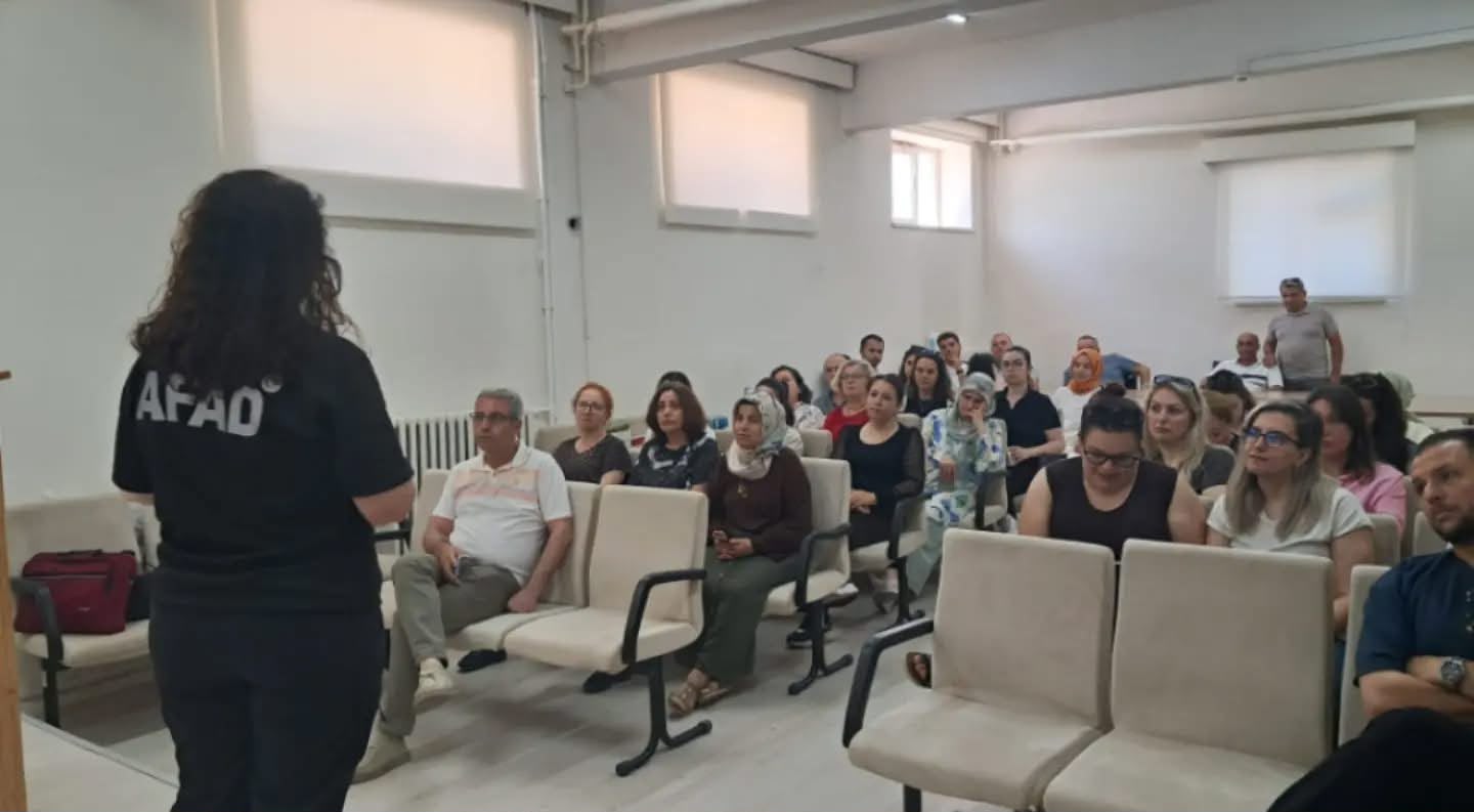 İl Müdürlüğü Personeline Afet Farkındalık Eğitimi ve Deprem Tatbikatı Düzenlendi