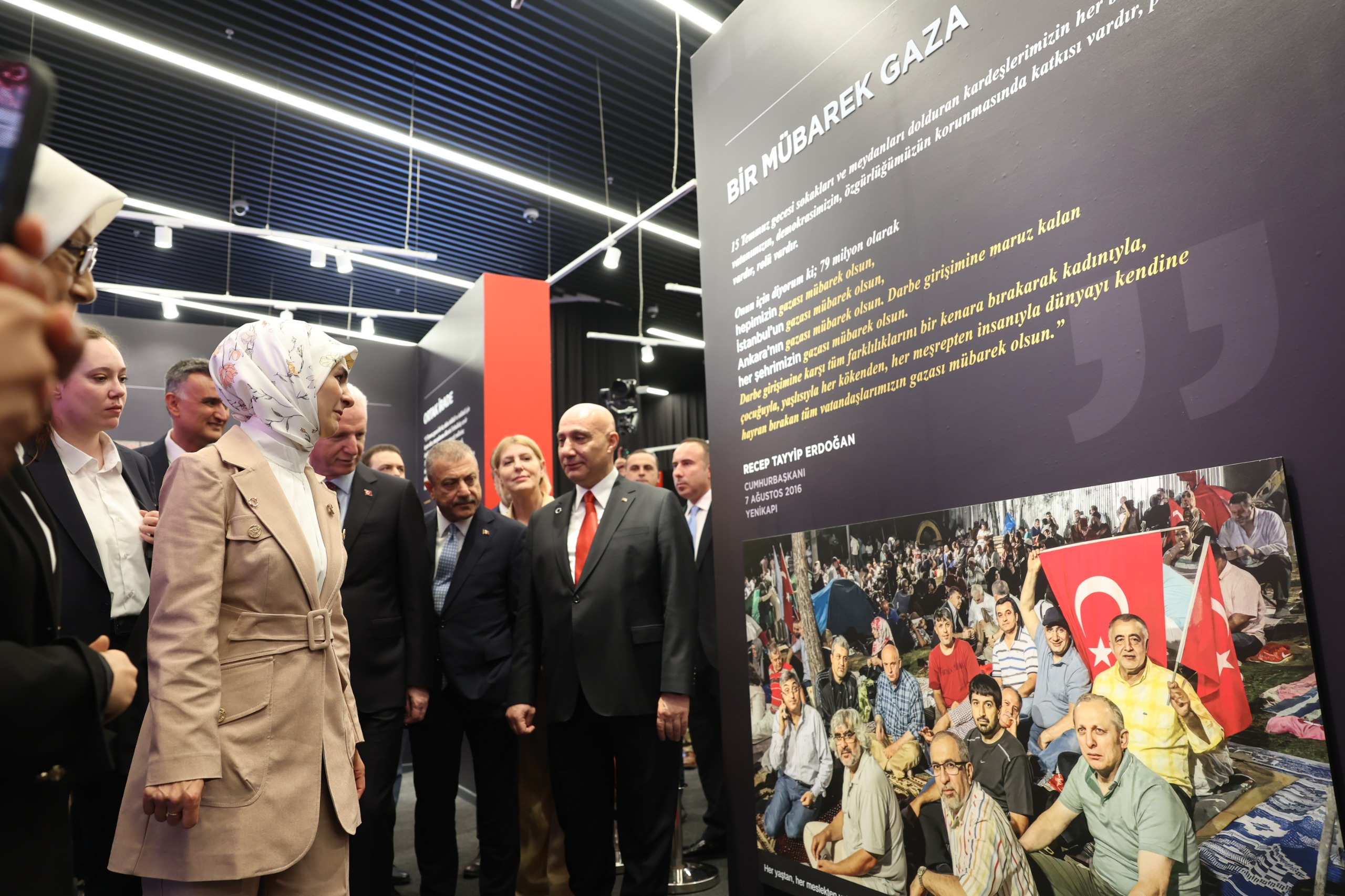 Bakanımız Göktaş, Vakıfbank'ın "İrade Bizim Zafer Bizim Sergisi"ne katıldı