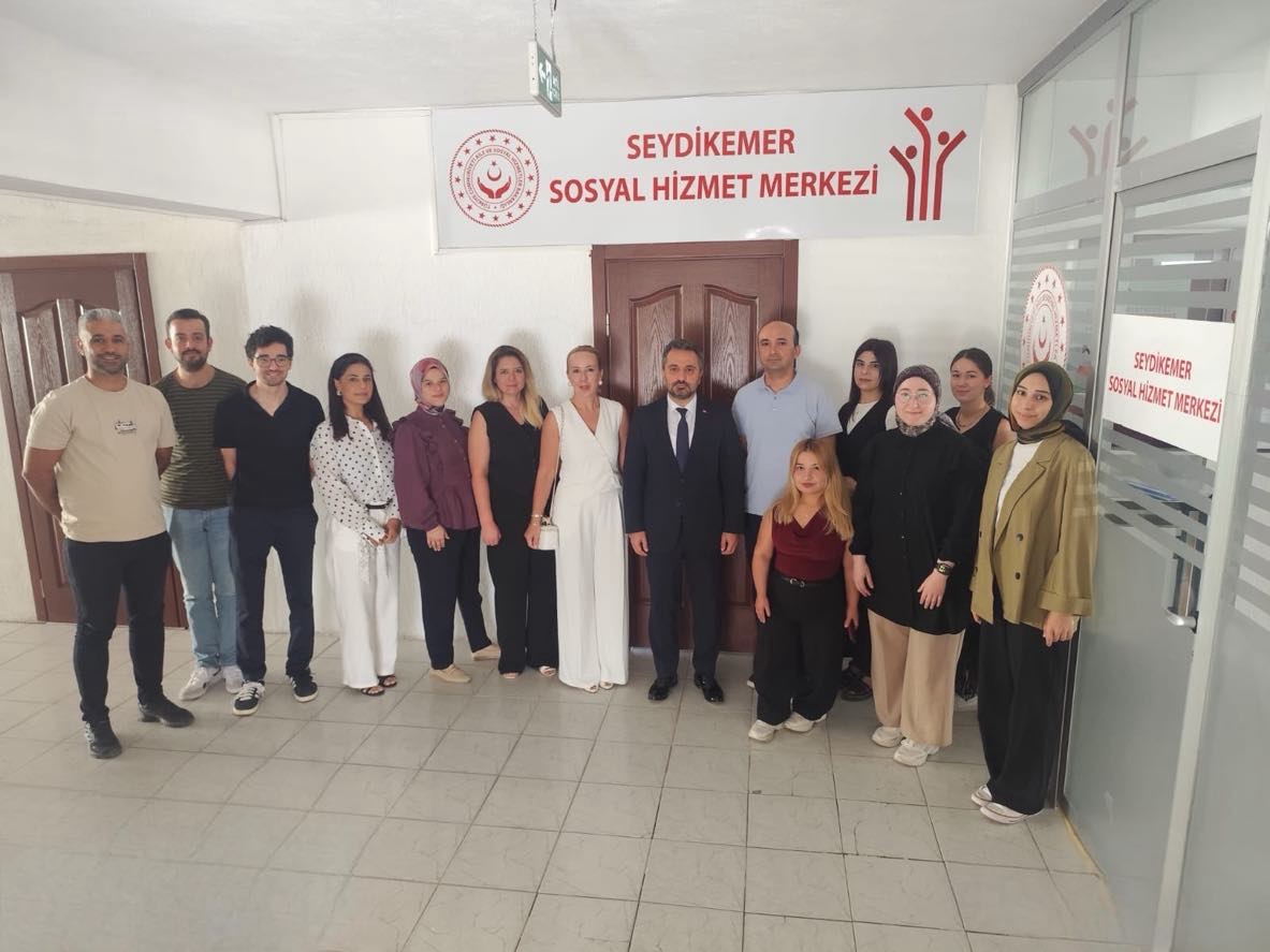 İl Müdürümüz Mahmut SELÇUK, Seydikemer Sosyal Hizmet Merkezi Müdürlüğümüzü ziyaret ederek yürütülen hizmet ve çalışmalar hakkında incelemelerde bulundu. 