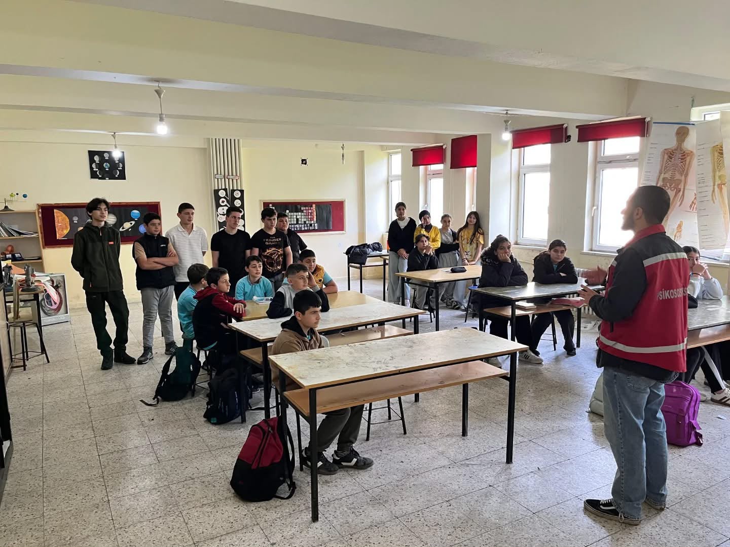 Bektaşağa Atatürk Ortaokulu Öğrencilerine Akran Nezaketi ve Dijital Güvenlik Eğitimi Verildi