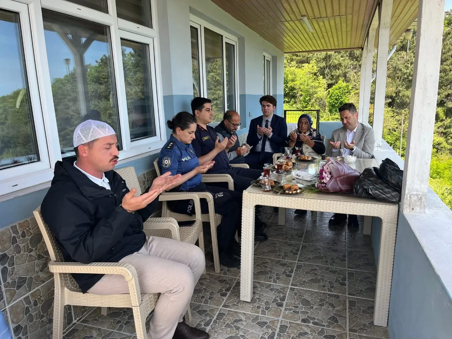 Ayancık'ta Şehit Ailesi ve Gaziye Bayram Ziyareti