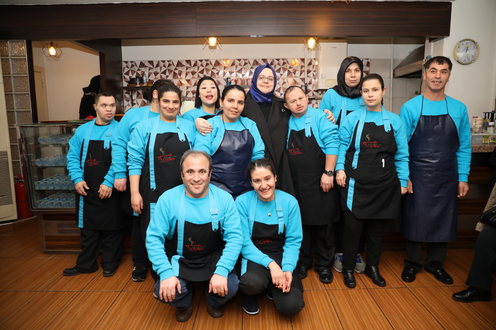 Bakan Selçuk, Cafe Down'un "Engel" Tanımayan Çalışanlarıyla Buluştu