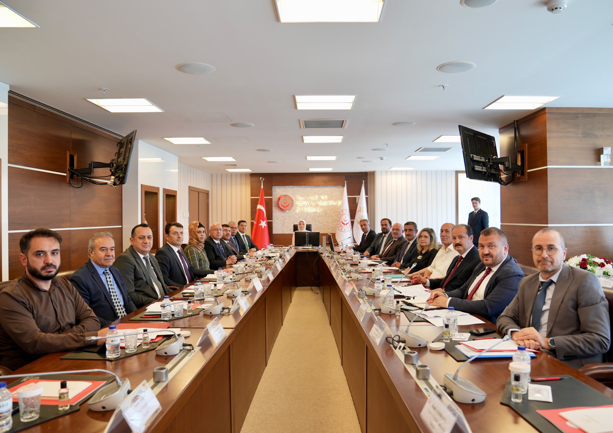 Bakan Yardımcımız Sn. Leman Yenigün Başkanlığında Kamu Çocuk Bakımevlerinin Yaygınlaştırılmasına Yönelik Mevzuat Tanıtım Toplantısı Gerçekleştirildi.