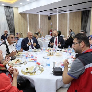 Şehit Ailelerimiz ve Gazilerimiz Onuruna Yemek Programı Düzenlendi. - fotoğraf 6