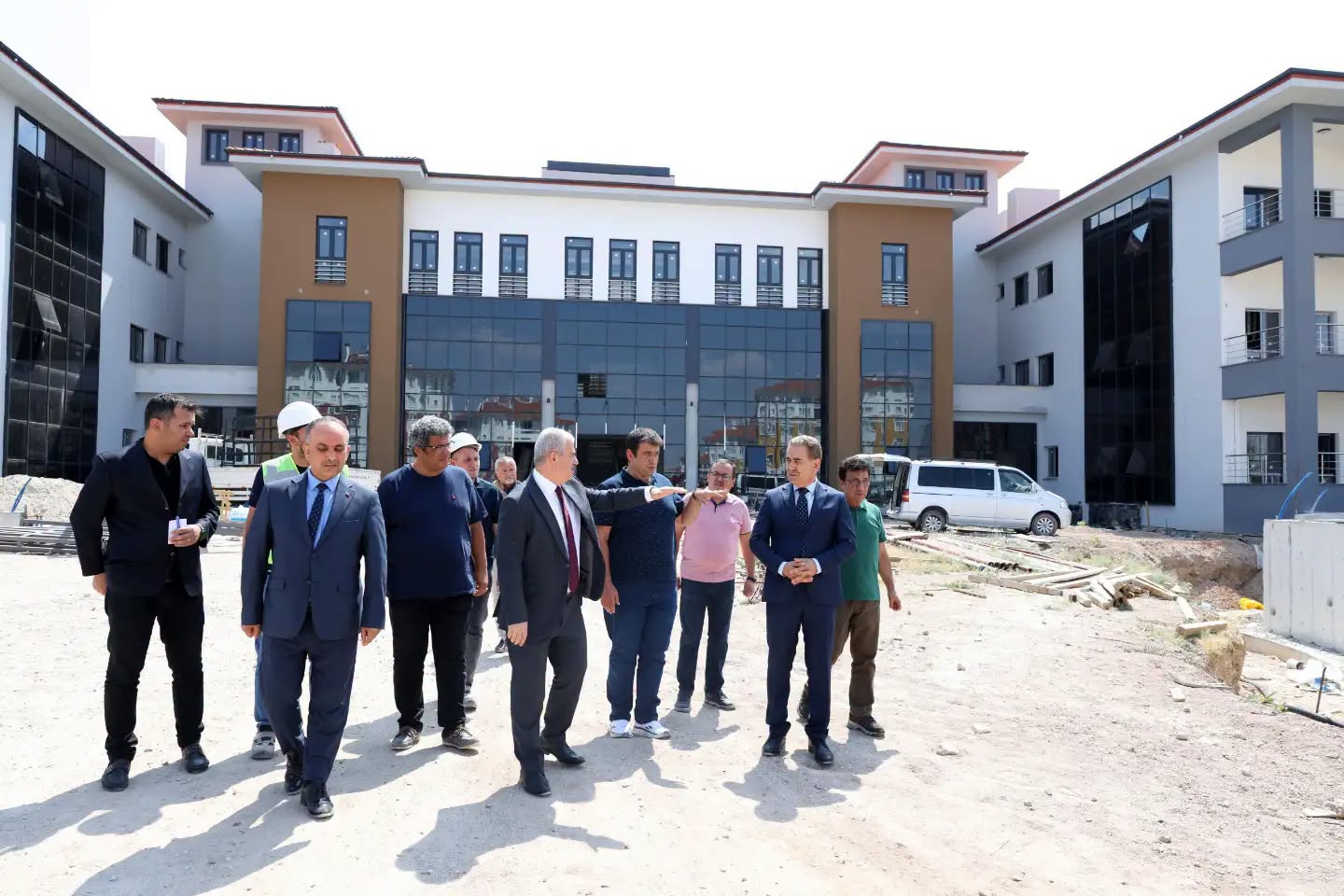 Valimiz Sayın İbrahim Akın Yapımı Devam Eden Huzurevi Yaşlı Bakım ve Rehabilitasyon Merkezi İnşaatında İncelemelerde Bulundu