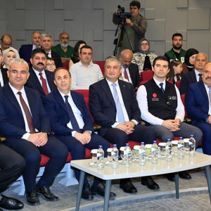 Yeşilay Haftası Yarışmalarında Adana Birincilerine Ödül Takdimi - fotoğraf 1