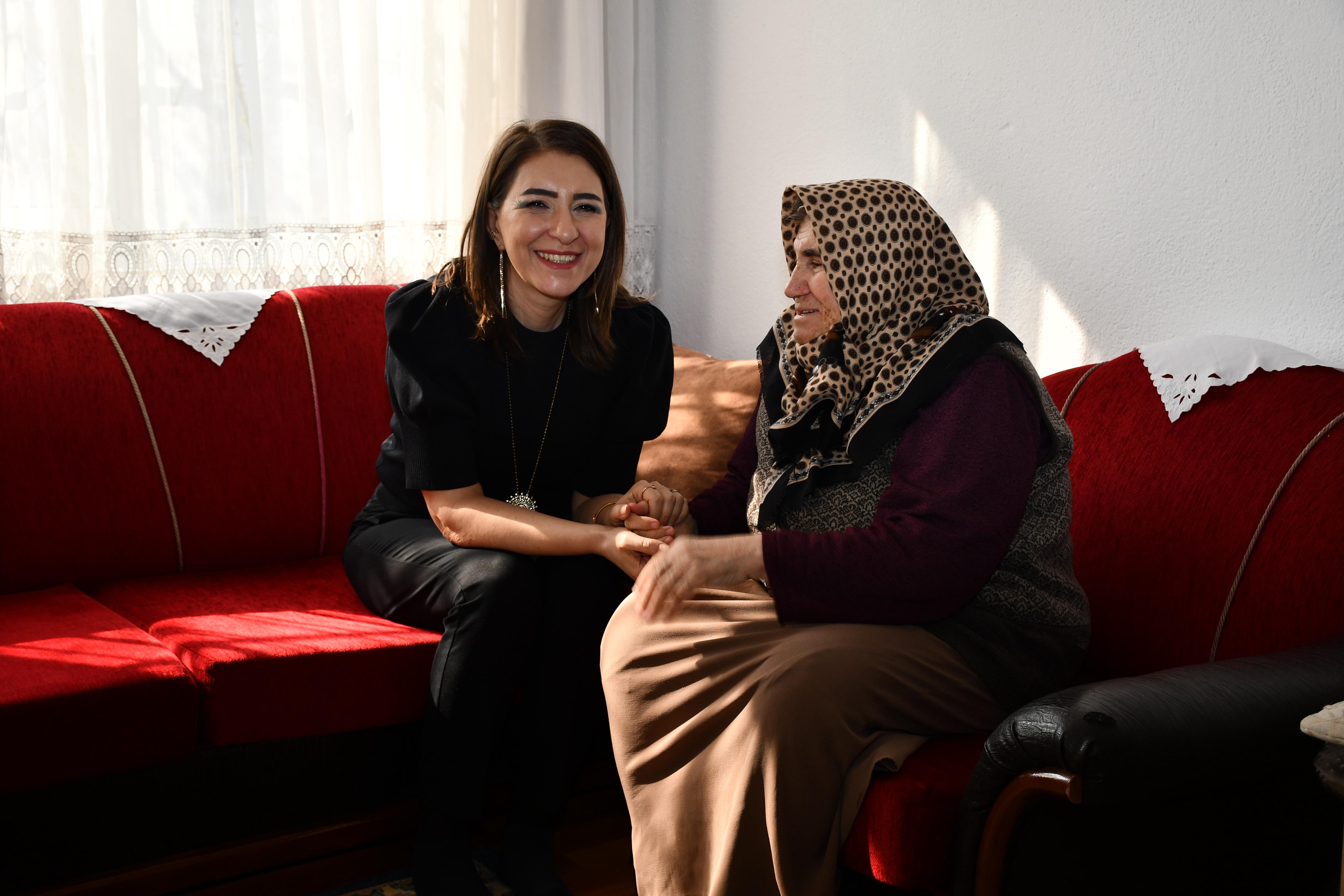 İl Müdürümüz Sayın Çiğdem AÇIKYILDIZ KAZEL, 18-24 Mart Yaşlılara Saygı Haftası münasebetiyle, 2026-2035 Aile ve Nüfus On Yılında şehit annemizi ziyaret etti.
