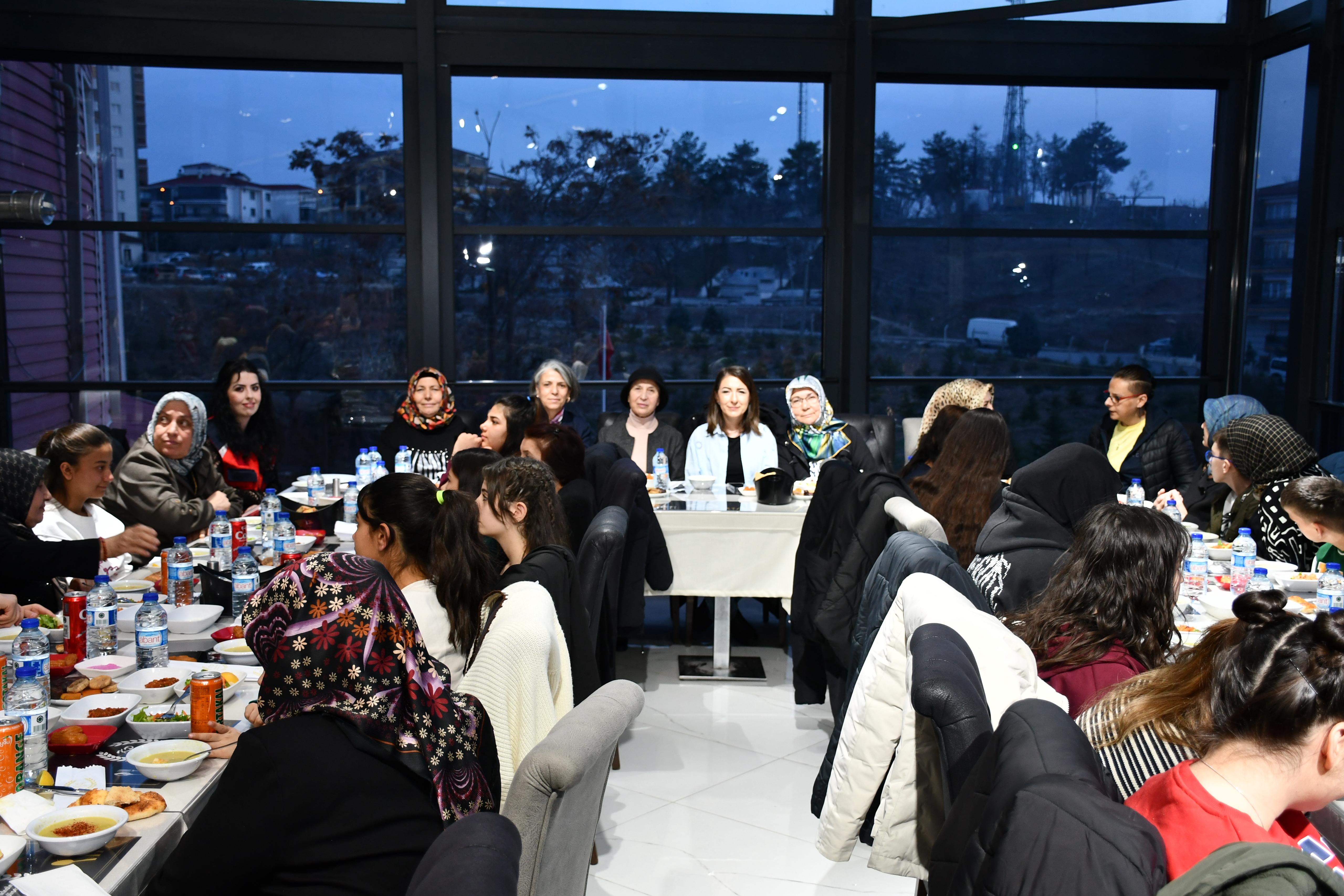 İl Müdürümüz Sayın Çiğdem AÇIKYILDIZ KAZEL’in katılımıyla, kuruluşumuzda kalan çocuklarımız ve şehit annelerimizin bir araya geldiği anlamlı bir iftar programı düzenlendi.