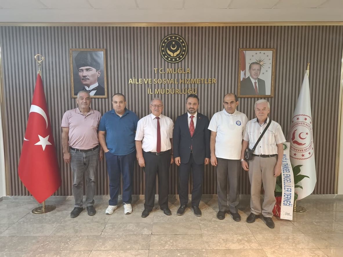 Muğla Zihinsel Engelliler Derneği Başkanı Menderes ÇETİNÖZLÜ, İl Müdürümüz Mahmut SELÇUK’u makamında ziyaret etti. 