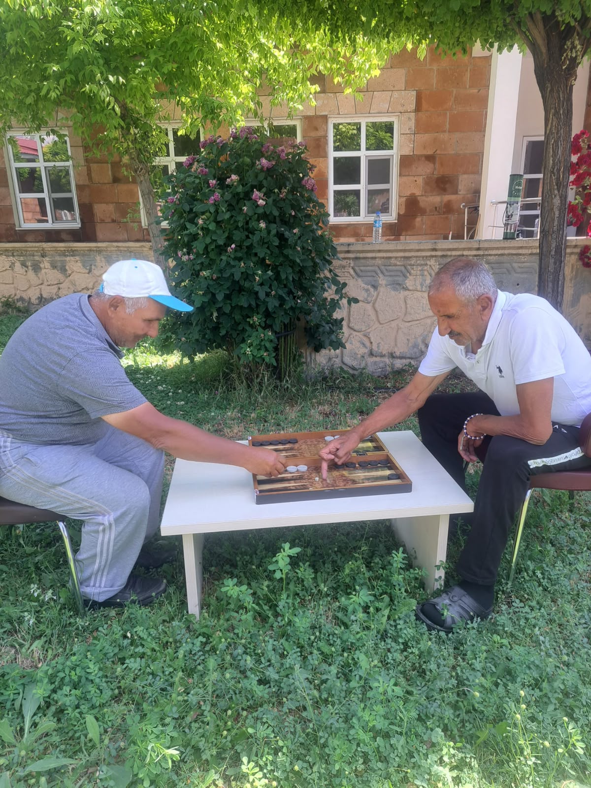 Ahlat Engelsiz Yaşam’da Tavla Etkinliği