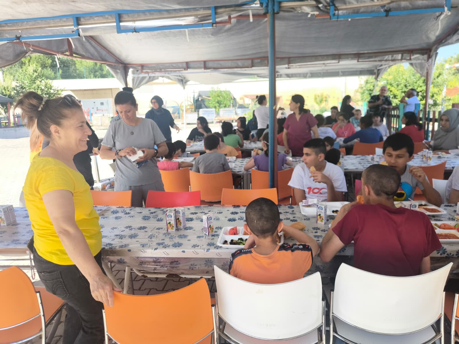 İl Müdürlüğümüze bağlı Engelsiz Yaşam ve Rehabilitasyon Merkezi Müdürlüğümüzde bakım ve koruma altında bulunan çocuklarımızın yaz tatilini verimli ve keyifli geçirmeleri amacıyla günlük eğitim ve etkinlik programları düzenlenmektedir.