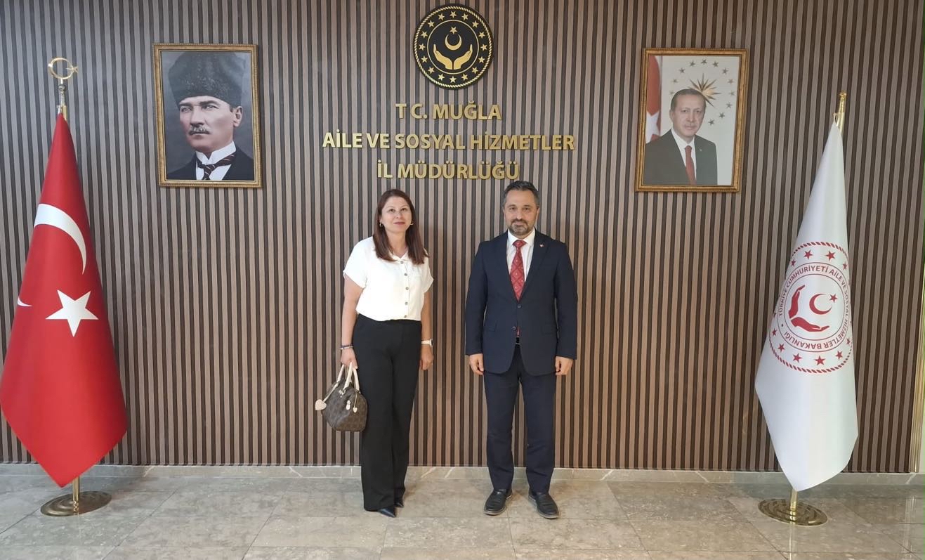 Öz Büro-İş Sendikası Aile Merkez Şube Başkanlığı İş Yeri Temsilcisi Cemile CANBAKIŞ, İl Müdürümüz Mahmut SELÇUK’u makamında ziyaret etti. 