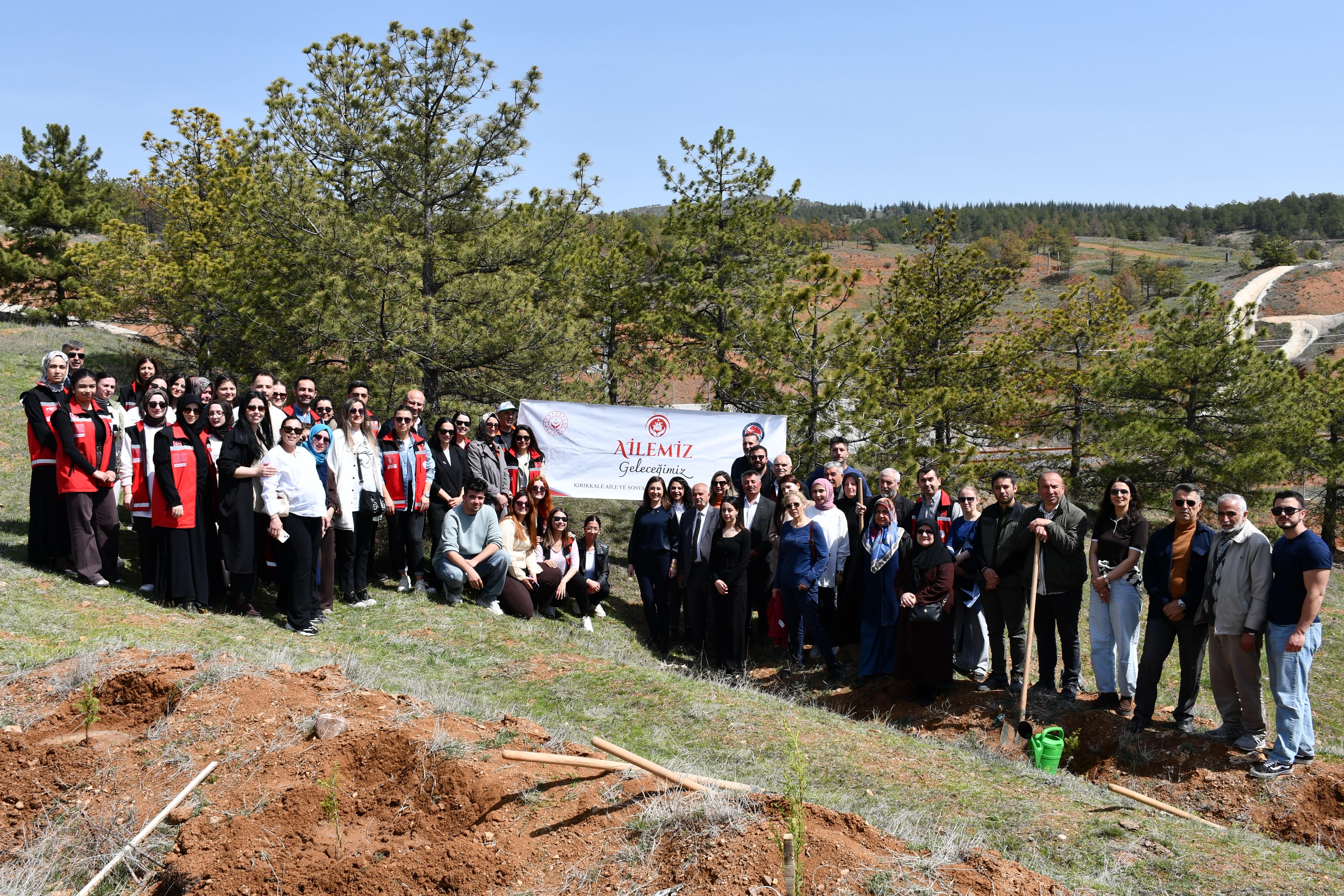 İl Müdürlüğümüz ile İl Orman İşletme Müdürlüğü iş birliğinde Kırıkkale Kent Ormanı’nda fidan dikme etkinliği düzenlendi.