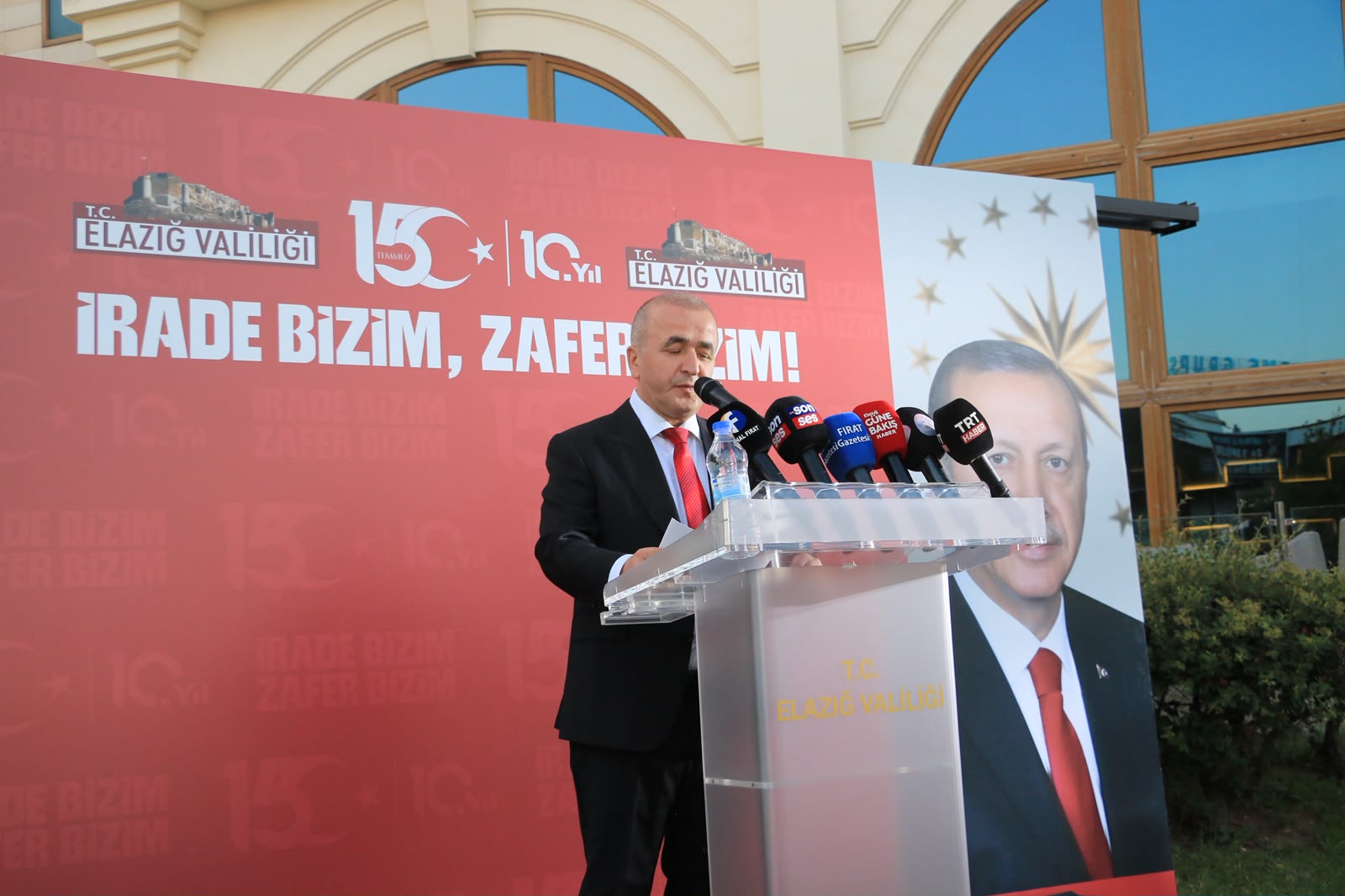 VALİMİZ SAYIN NUMAN HATİPOĞLU'NUN EV SAHİPLĞİNDE 15 TEMMUZ ANMA PROGRAMI GERÇEKLEŞTİRİLDİ