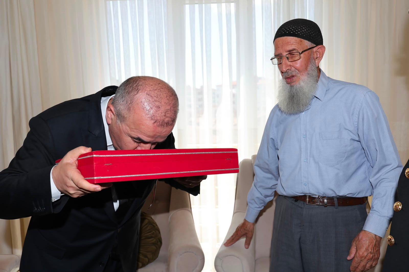 AZİZ ŞEHİTLERİMİZİN EMANETLERİ VE KAHRAMAN GAZİLERİMİZ ZİYARET EDİLDİ
