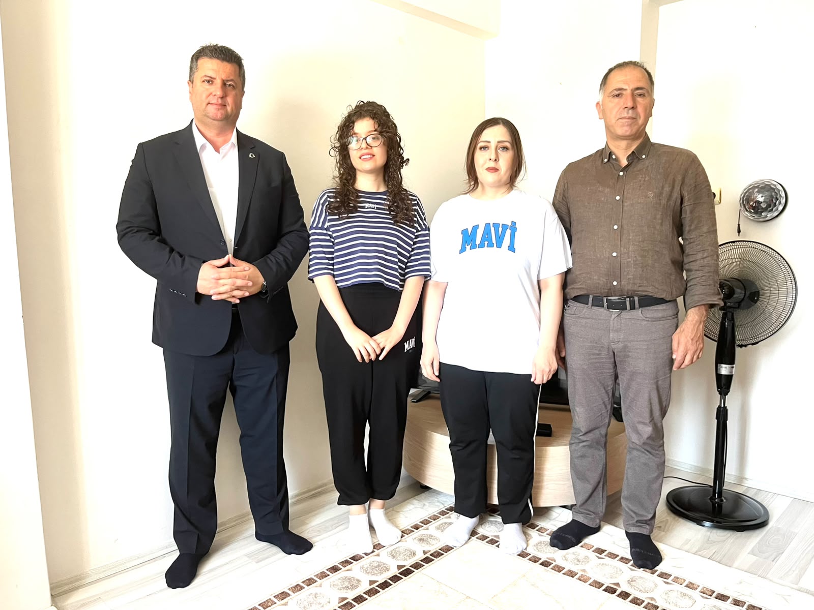 İL MÜDÜRÜ SAYIN SERDAR DEMİRCİ YKS TÜRKİYE DERECESİ YAPAN RÜYA  DOĞAN'I TEBRİK ETTİ