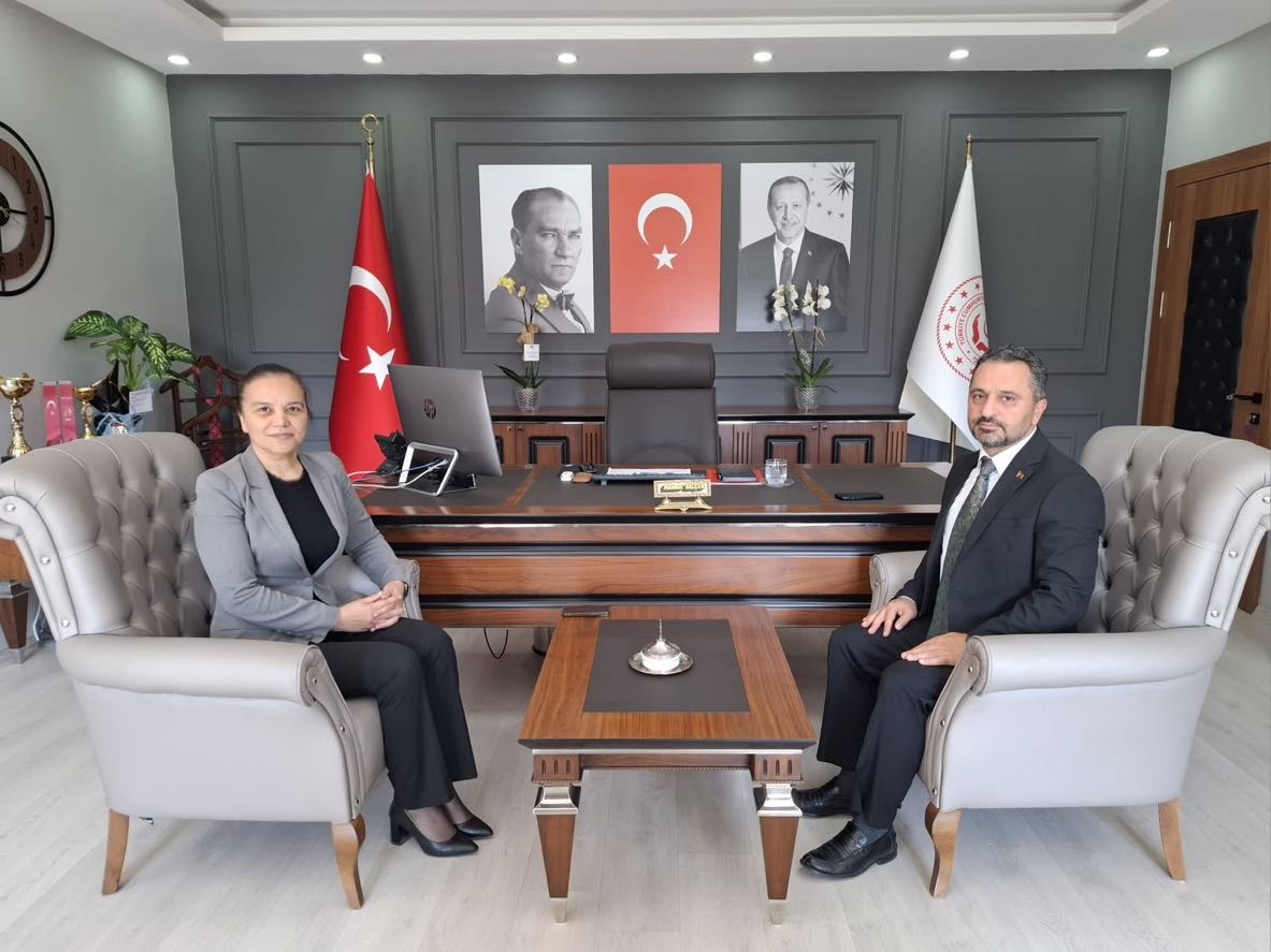 Muğla Çalışma ve İş Kurumu İl Müdürü Zahide ALTINOK, İl Müdürümüz Mahmut SELÇUK’u makamında ziyaret etti.