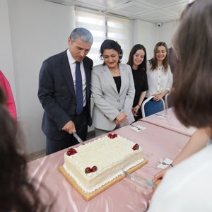 Valimiz Sayın Dr.Naci AKTAŞ ve Eşi Nagihan Hanımefendi Çocuk Evlerinde Kalan Çocuklarımızı Ziyaret Etti. - fotoğraf 3
