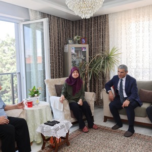 Valimiz Dr. Naci Aktaş, Şehit Kadir Özcan’ın Kıymetli Ailesini Ziyaret Etti - fotoğraf 2