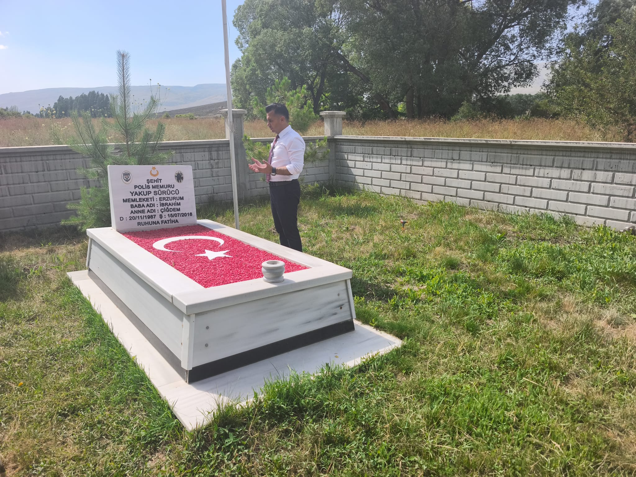 15 Temmuz Şehidimiz Özel Harekât Polis Memuru Yakup Sürücü’nün Kabrini Ziyaret Ettik.