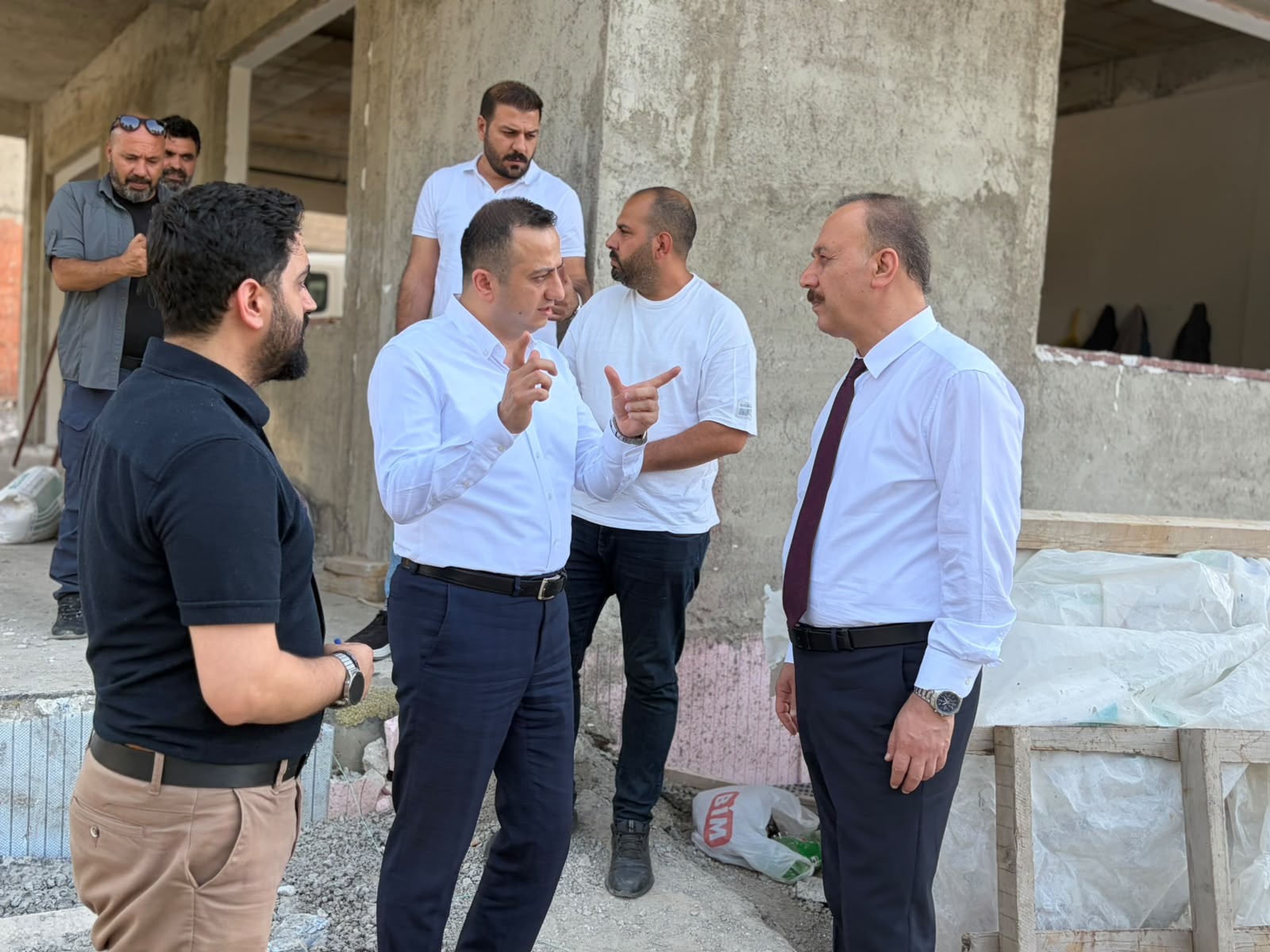 Valimiz Sayın Abdullah Erin, İl Müdürümüz Sayın Selim Köse ile birlikte yapımı devam eden Isparta Huzurevi inşaatında incelemelerde bulundu.