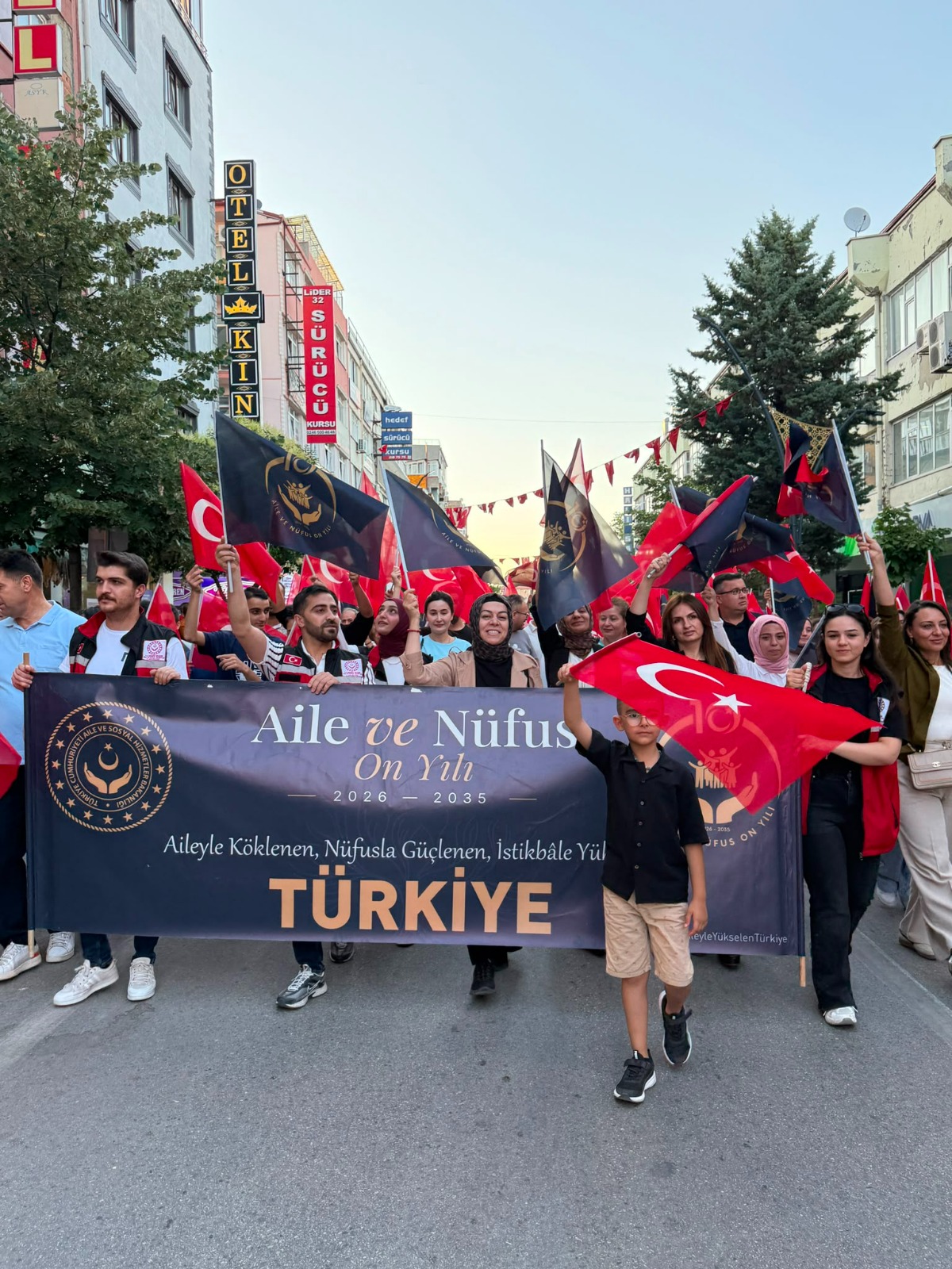 15 Temmuz Demokrasi ve Millî Birlik Günü’nün 10. yılı kapsamında düzenlenen Millî Birlik ve Beraberlik Yürüyüşüne katılım sağladık.