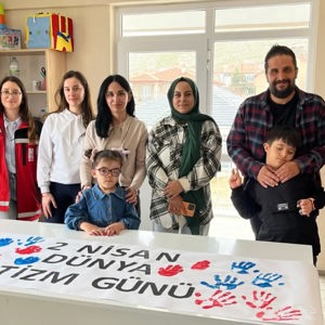 Dünya Otizm Farkındalık Haftası Kapsamında Özel Rehabilitasyon Merkezlerinde Anlamlı bir Etkinlik Gerçekleştirildi - fotoğraf 1