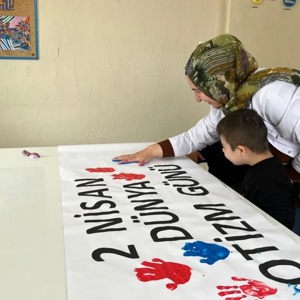 Dünya Otizm Farkındalık Haftası Kapsamında Özel Rehabilitasyon Merkezlerinde Anlamlı bir Etkinlik Gerçekleştirildi - fotoğraf 5