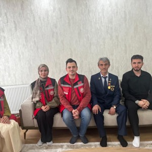 Kahraman Gazilerimiz Mehmet Yıldırır ve Ahmet Yaşar’ı Hanelerinde Ziyaret Etti - fotoğraf 1