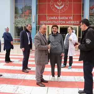 İl Müdürümüz Sayın Arif Topal ve İl Müdür Yardımcımız Sayın Erkan Demir, İl Müdürlüğümüze Bağlı Çumra Bakım, Rehabilitasyon ve Aile Danışma Merkezi Müdürlüğü’nü Ziyaret Etti - fotoğraf 1