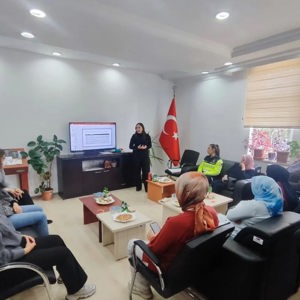 Aile Yapısının Güçlendirilmesi, Ebeveynlik Becerilerinin Desteklenmesi ve Çocukların Sağlıklı Gelişimlerinin Teşvik Edilmesi Amacıyla Eğitim Düzenlendi - fotoğraf 1
