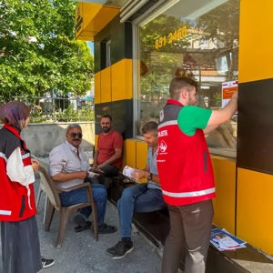 6284 sayılı Ailenin Korunması ve Kadına Karşı Şiddetin Önlenmesine Dair Kanun Çerçevesinde İlçemiz Genelinde Afiş Çalışması Gerçekleştirildi - fotoğraf 1