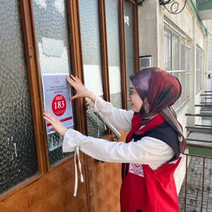 6284 sayılı Ailenin Korunması ve Kadına Karşı Şiddetin Önlenmesine Dair Kanun Çerçevesinde İlçemiz Genelinde Afiş Çalışması Gerçekleştirildi - fotoğraf 3