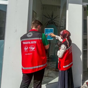 6284 sayılı Ailenin Korunması ve Kadına Karşı Şiddetin Önlenmesine Dair Kanun Çerçevesinde İlçemiz Genelinde Afiş Çalışması Gerçekleştirildi - fotoğraf 7