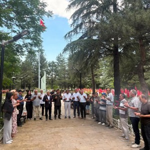 15 Temmuz Demokrasi ve Millî Birlik Günü Anma Etkinlikleri Kapsamında Akşehir Şehitliği'nde Anma Programı Gerçekleştirildi - fotoğraf 1