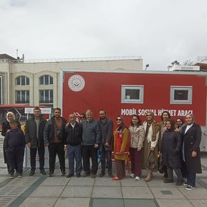 Mevlana Meydanı’ndaki Mobil Sosyal Hizmet Aracımızda Tanıtım Faaliyeti Gerçekleştirildi - fotoğraf 1