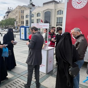 Mevlana Meydanı’ndaki Mobil Sosyal Hizmet Aracımızda Tanıtım Faaliyeti Gerçekleştirildi - fotoğraf 2