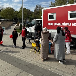 Mobil Sosyal Hizmet Aracı Kılınçarslan Meydanında - fotoğraf 3