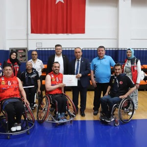 İl Müdürümüz Arif Topal, Konya’da düzenlenen Ampute Basketbol Play-Off Müsabakalarına Katıldı - fotoğraf 1