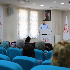 Bakanlığımız Eğitim ve Yayın Dairesi Başkanlığının öncülüğünde, İl Müdürlüğümüz koordinasyonunda, göreve yeni başlayan bakım personeline yönelik düzenlenen Menti-Mentör Eğitim Programı, uzman eğitmenlerin katkılarıyla gerçekleştirildi - fotoğraf 1