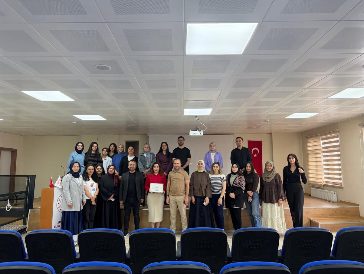 “Ergen İletişimi ve Ergenle Çalışma” Konulu Eğitim