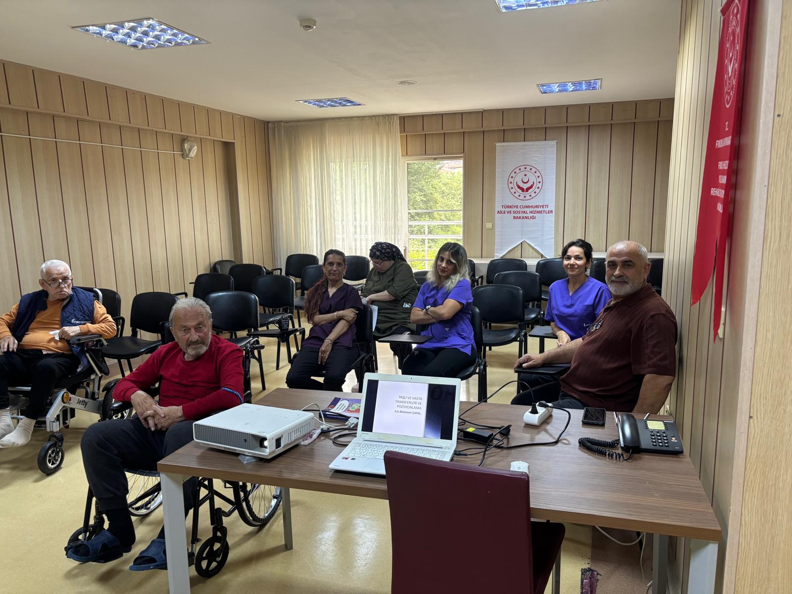 Fındıklı Huzurevi’nde Yaşlı Bakımına Yönelik Eğitim Programı Düzenlendi