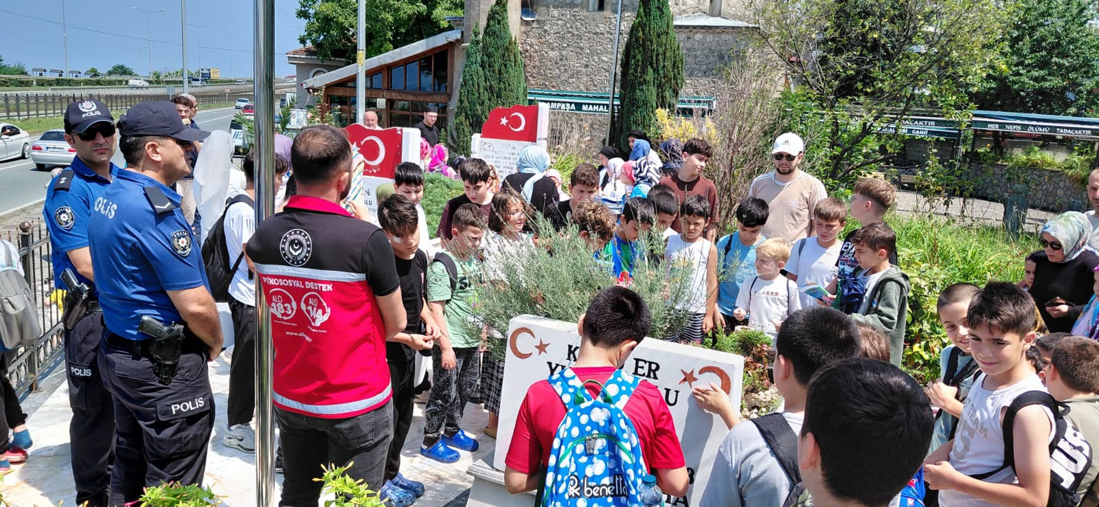 Şehitlerimiz Kabirleri Başında Anıldı