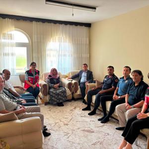 Aziz Şehidimiz Yücel KIR'ın Kıymetli Annesi Zübeyde KIR'a Hane Ziyareti - fotoğraf 1