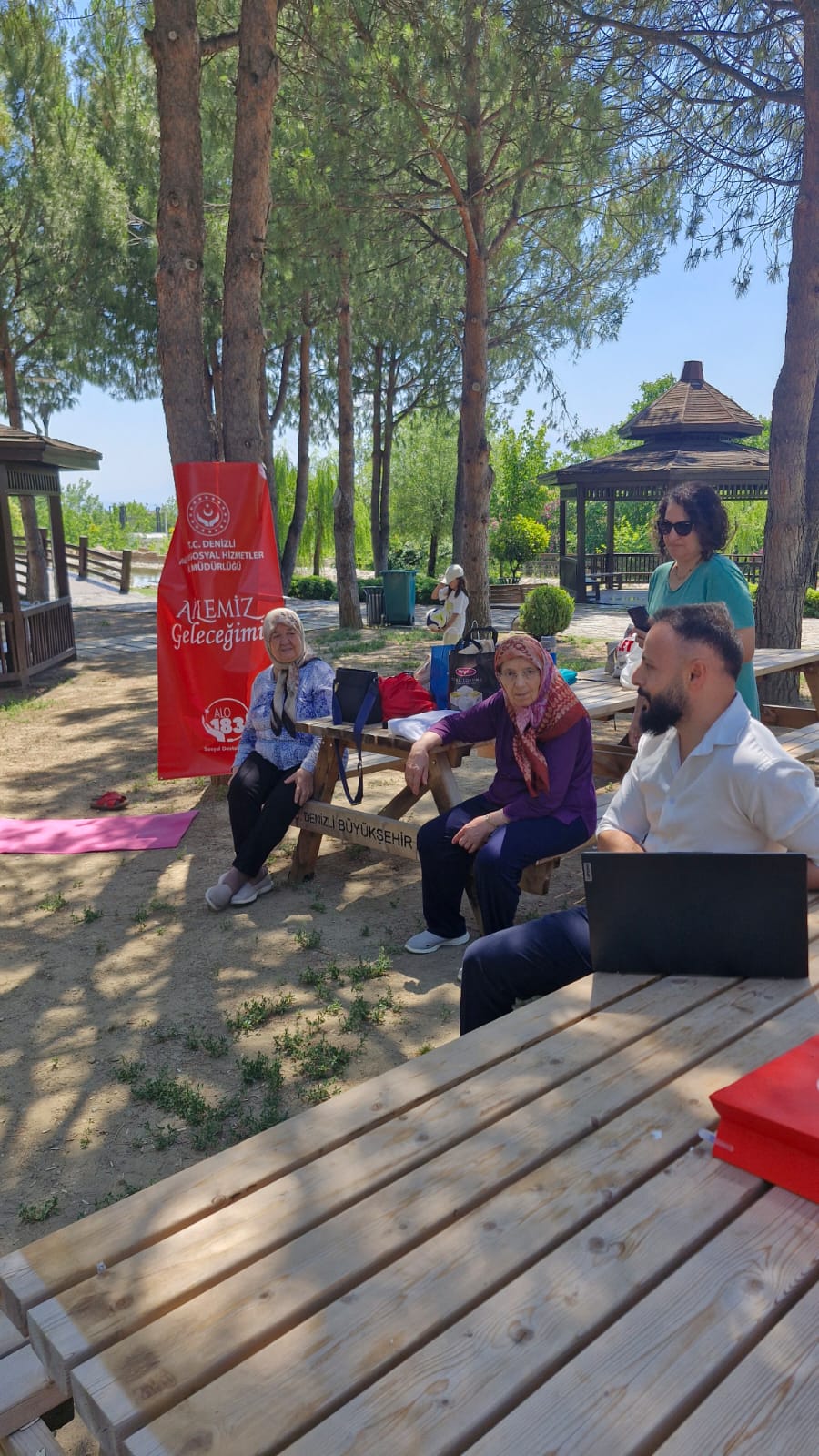 Yaşlılar ve Yakınlarına Yönelik “Bilinçli Yaşam ve Sağlık Okuryazarlığı” Bilgilendirme Sunumu Gerçekleştirildi