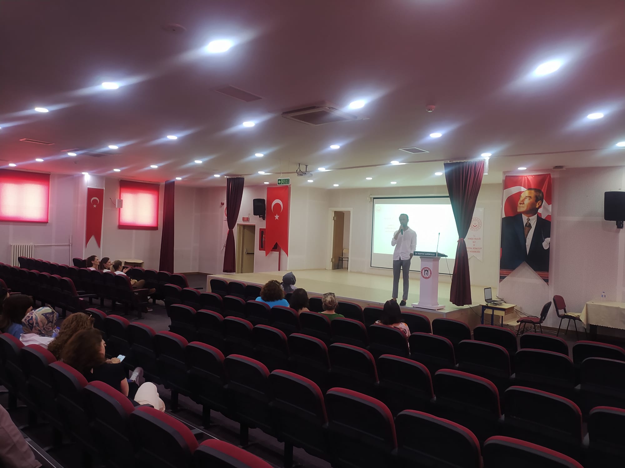Öğretmenlere Yönelik Kadının Güçlendirilmesi ve Kadına Yönelik Şiddetle Mücadele Bilgilendirme Sunumu Gerçekleştirildi