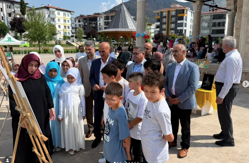 Hz. Ömer Camii’nde “Ekrandan Uzaklaş, Camiye Yakınlaş” Projesi Kapsamında Etkinlik Düzenlendi