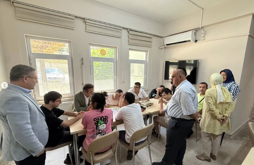 Vali Yardımcımız Regaip Ahmet Özyiğit, Gündüz Bakım Rehabilitasyon ve Aile Danışma Merkezi’ni Ziyaret Etti